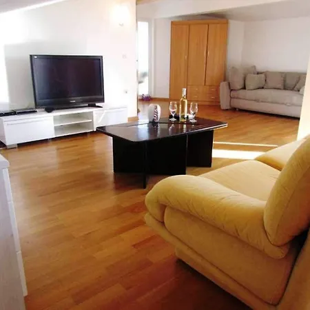 City Center Ljubo Apartment
